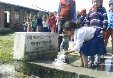 ネパールの子ども達への支援活動　「命の井戸」に支援03