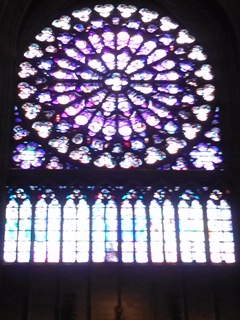 ノートルダム寺院のステンドグラス